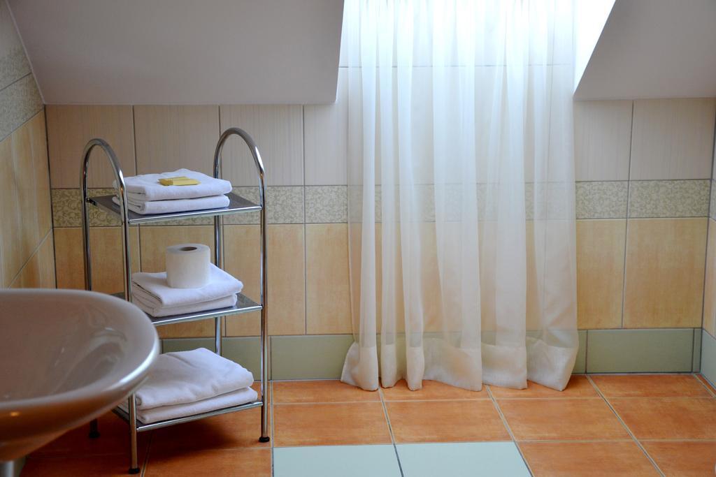 Hotel Nowodworski Legnica Quarto foto